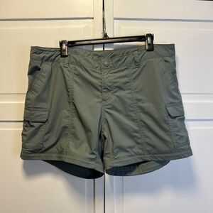 The North Face Women’s Nylon Cargo Shorts Size Women’s 16 Long Color Gray